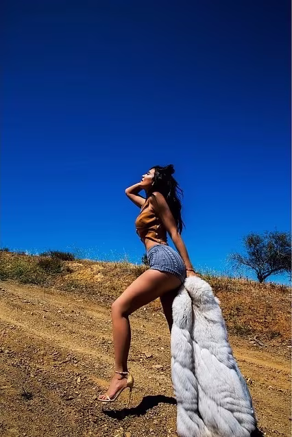 Kylie Jenner Summer Style With Victoria Beckham Sunglasses-2