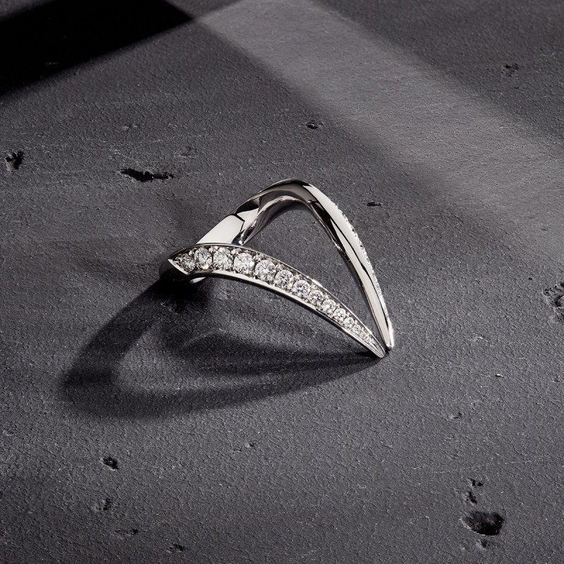 Shaun Leane White-diamond & white-gold V ring