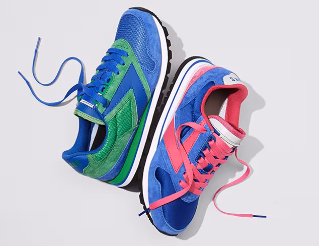 Sneakers feat. Brooks at MYHABIT