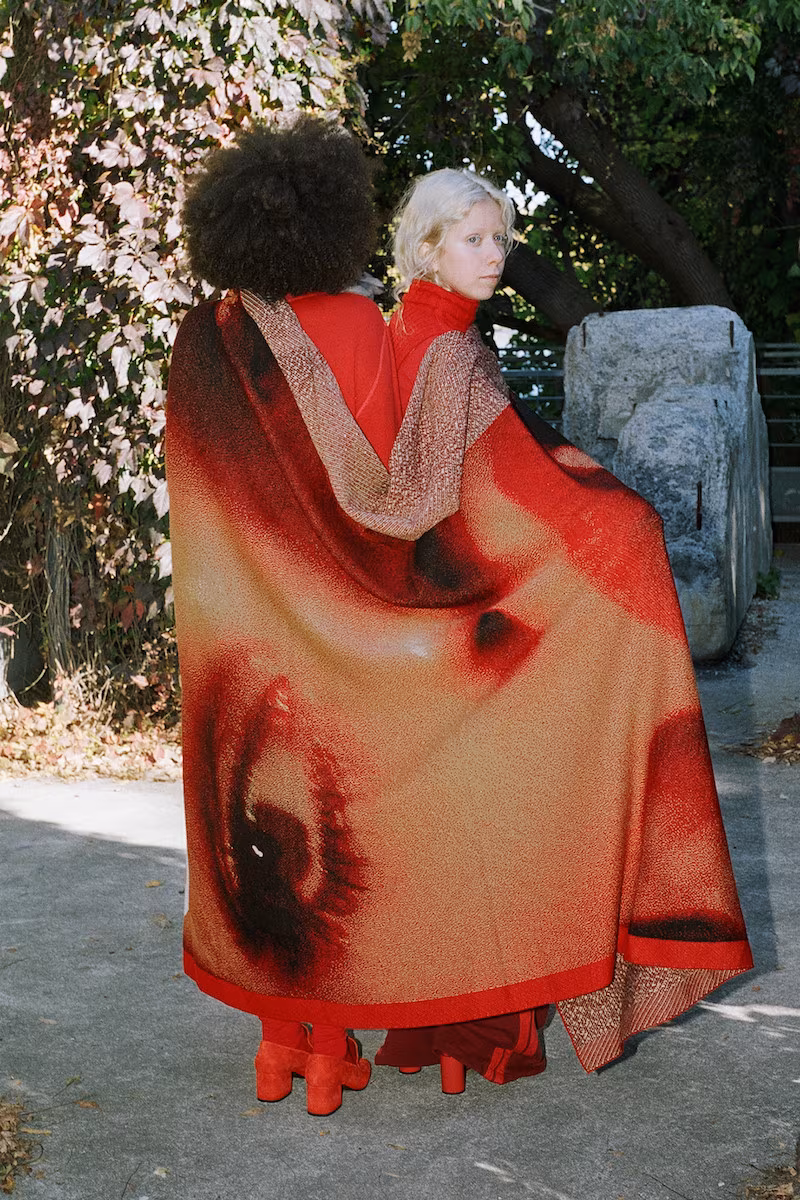 032c Red Under The Covers Lara Stone Blanket