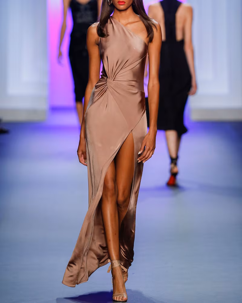 Cushnie Et Ochs One-Shoulder Twisted-Waist Gown