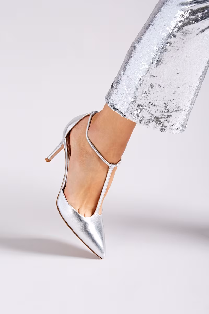 Gianvito Rossi Cheryl Leather T-Strap Pumps