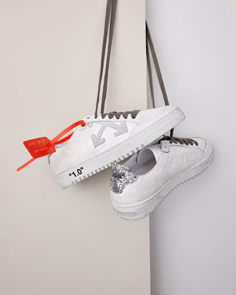 Exclusive to Mytheresa Off-White Arrow 2.0 Leather Sneakers in Soft Gray